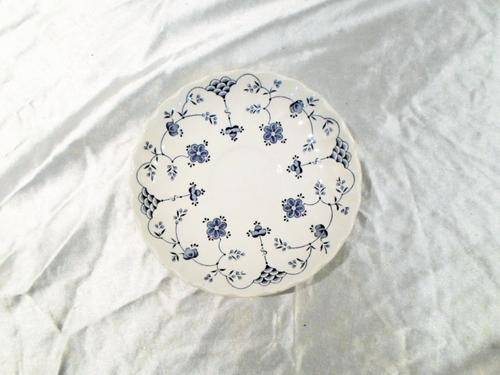 Myott Finlandia porcelain  saucer - quite nice - Bid now !!